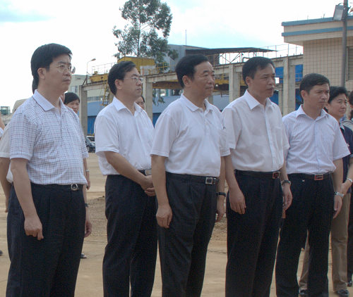 9月8日，中央巡視組組長、十一屆全國人大農(nóng)業(yè)和農(nóng)村委員會(huì)副主任委員房鳳友，中央巡視組副組長、副部級巡視專員郭林，中央巡視組副組長、副部級巡視專員謝秀蘭等領(lǐng)導(dǎo)一行8人，到湘桂循環(huán)經(jīng)濟(jì)產(chǎn)業(yè)園對集團(tuán)經(jīng)濟(jì)建設(shè)、黨建等工作情況進(jìn)行檢查指導(dǎo)。自治區(qū)黨委組織部部長周新建，崇左市委副書記、市長黃克，江州區(qū)委書記藍(lán)大煌，湘桂集團(tuán)董事局副主席陳輝，湘桂公司總經(jīng)理朱光彩等陪同考察。
